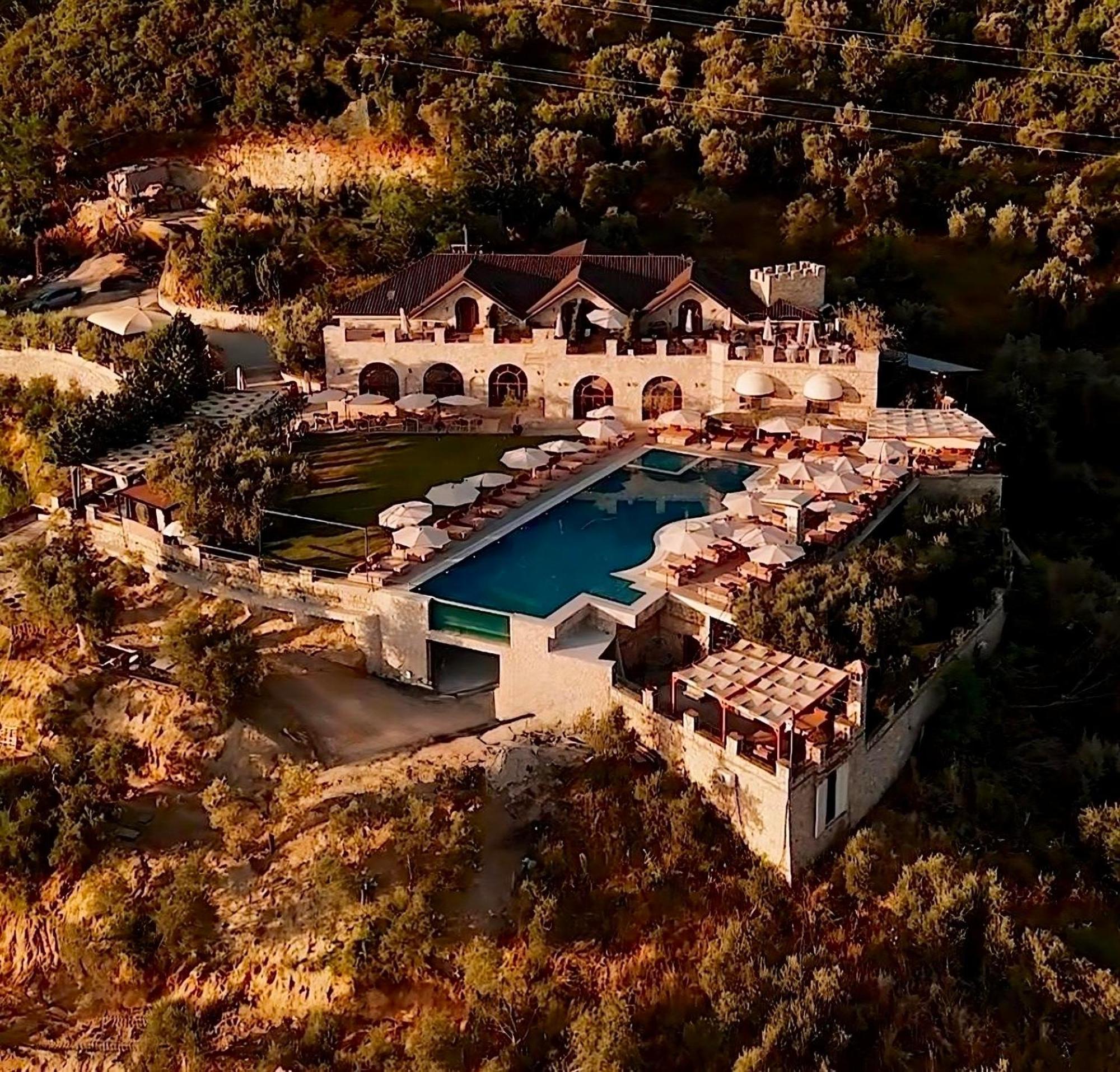 Chateau Fasel Hotel 4*